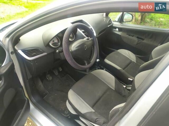 Сірий Пежо 207, об'ємом двигуна 1.4 л та пробігом 218 тис. км за 2550 $, фото 1 на Automoto.ua
