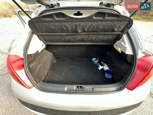 Сірий Пежо 207, об'ємом двигуна 1.6 л та пробігом 140 тис. км за 4000 $, фото 23 на Automoto.ua