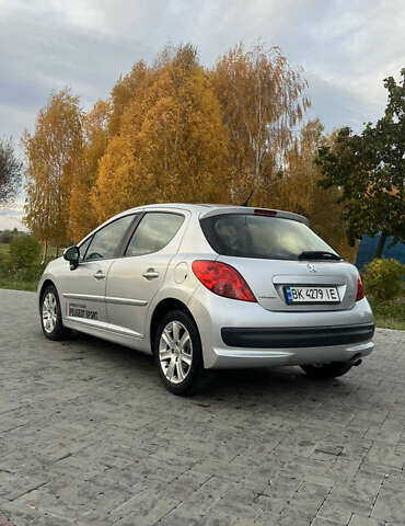 Серый Пежо 207, объемом двигателя 1.6 л и пробегом 228 тыс. км за 4300 $, фото 2 на Automoto.ua
