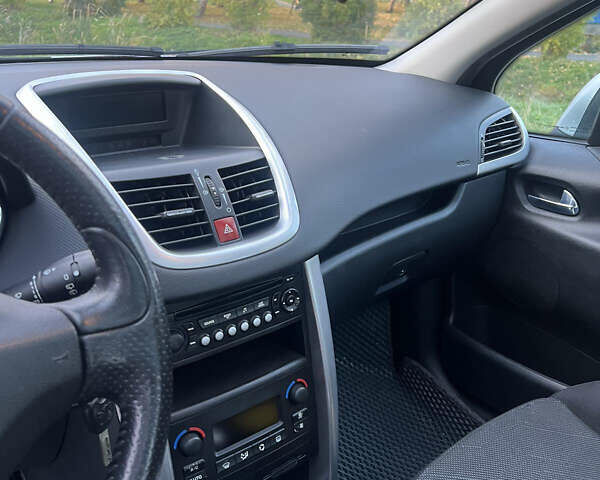 Серый Пежо 207, объемом двигателя 1.6 л и пробегом 228 тыс. км за 4300 $, фото 5 на Automoto.ua