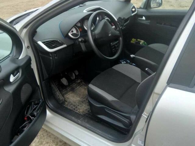 Серый Пежо 207, объемом двигателя 1.4 л и пробегом 220 тыс. км за 4250 $, фото 4 на Automoto.ua