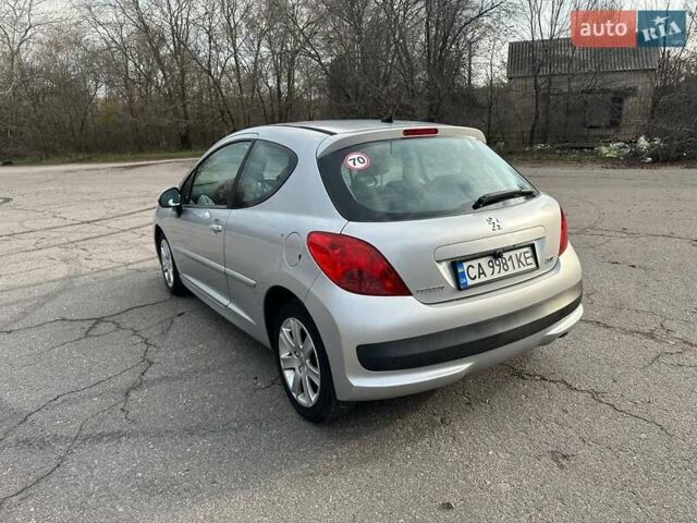Сірий Пежо 207, об'ємом двигуна 1.6 л та пробігом 140 тис. км за 4000 $, фото 4 на Automoto.ua