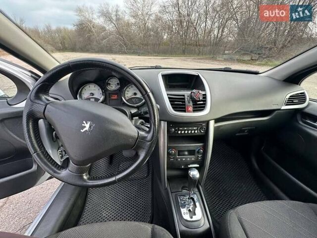 Сірий Пежо 207, об'ємом двигуна 1.6 л та пробігом 140 тис. км за 4000 $, фото 14 на Automoto.ua