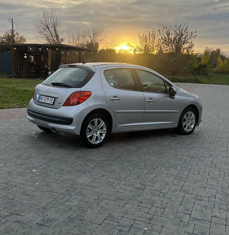 Серый Пежо 207, объемом двигателя 1.6 л и пробегом 228 тыс. км за 4300 $, фото 4 на Automoto.ua