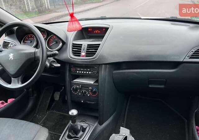 Серый Пежо 207, объемом двигателя 1.4 л и пробегом 154 тыс. км за 5500 $, фото 6 на Automoto.ua