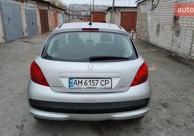 Серый Пежо 207, объемом двигателя 1.4 л и пробегом 145 тыс. км за 4444 $, фото 5 на Automoto.ua
