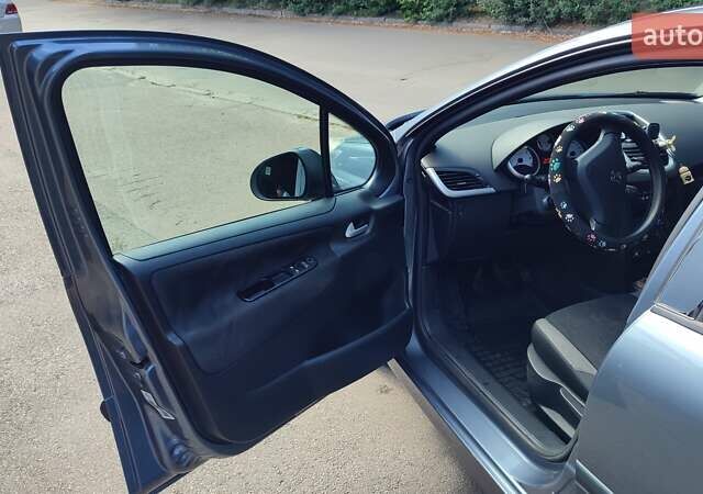 Серый Пежо 207, объемом двигателя 1.4 л и пробегом 166 тыс. км за 5400 $, фото 20 на Automoto.ua