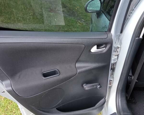 Пежо 207 2008 в Бродах на Automoto.ua Серый Пежо 207, объемом двигателя 1.56 л и пробегом 204 тыс. км за 4950 $, фото 14 на Automoto.ua