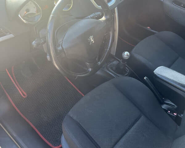 Сірий Пежо 207, об'ємом двигуна 1.6 л та пробігом 227 тис. км за 4800 $, фото 5 на Automoto.ua