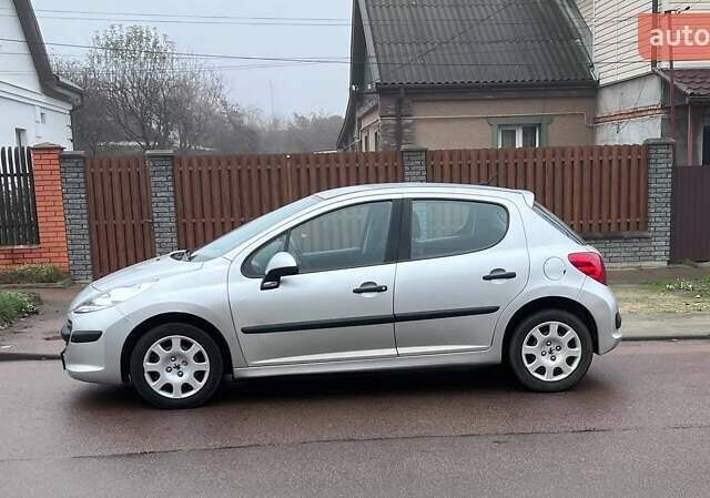 Серый Пежо 207, объемом двигателя 1.4 л и пробегом 154 тыс. км за 5500 $, фото 1 на Automoto.ua