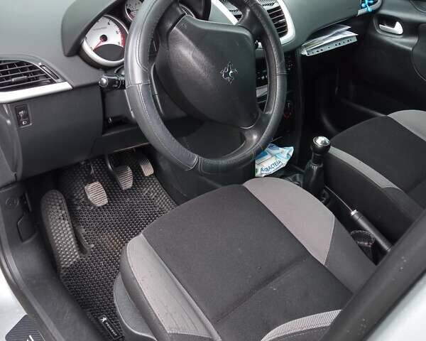 Пежо 207 2008 в Бродах на Automoto.ua Серый Пежо 207, объемом двигателя 1.56 л и пробегом 204 тыс. км за 4950 $, фото 15 на Automoto.ua