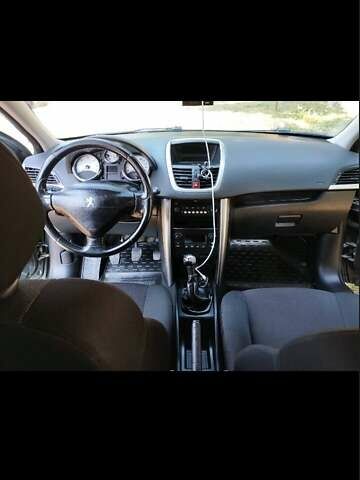 Сірий Пежо 207, об'ємом двигуна 1.56 л та пробігом 203 тис. км за 5300 $, фото 2 на Automoto.ua