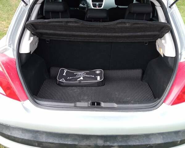 Пежо 207 2008 в Бродах на Automoto.ua Серый Пежо 207, объемом двигателя 1.56 л и пробегом 204 тыс. км за 4950 $, фото 26 на Automoto.ua