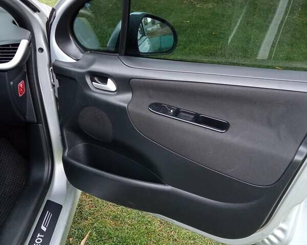 Пежо 207 2008 в Бродах на Automoto.ua Серый Пежо 207, объемом двигателя 1.56 л и пробегом 204 тыс. км за 4950 $, фото 12 на Automoto.ua