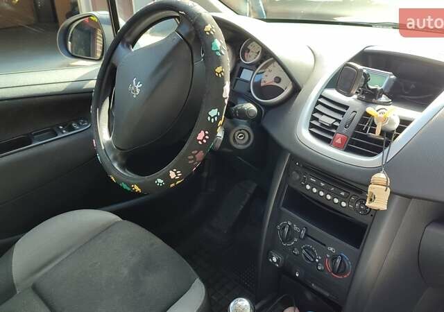 Серый Пежо 207, объемом двигателя 1.4 л и пробегом 166 тыс. км за 5400 $, фото 11 на Automoto.ua