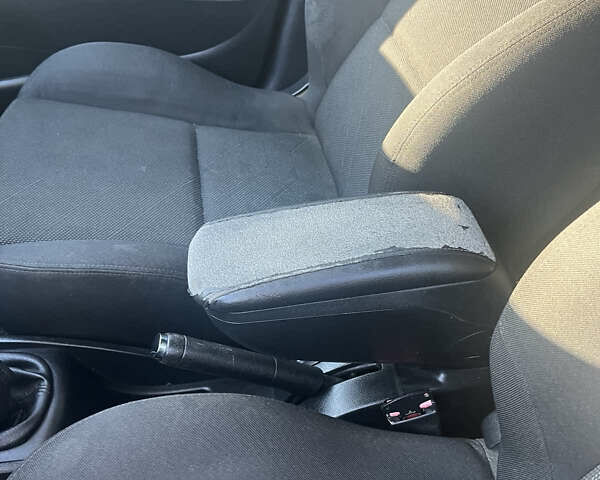 Сірий Пежо 207, об'ємом двигуна 1.6 л та пробігом 227 тис. км за 4800 $, фото 7 на Automoto.ua