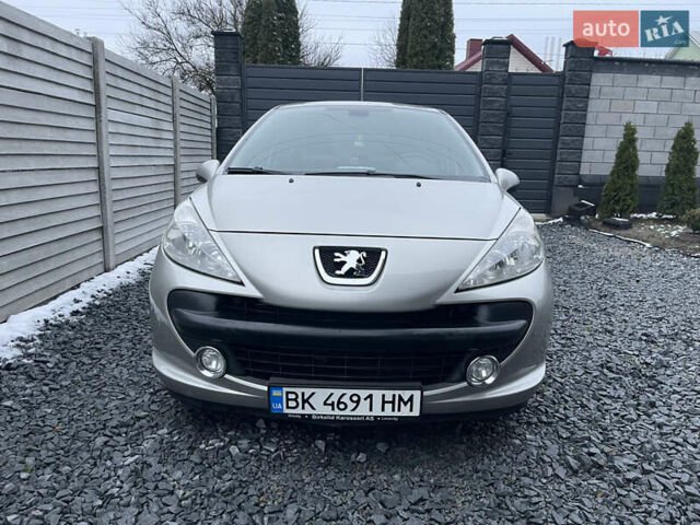 Серый Пежо 207, объемом двигателя 1.4 л и пробегом 200 тыс. км за 4199 $, фото 1 на Automoto.ua