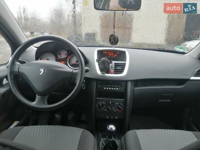 Серый Пежо 207, объемом двигателя 1.4 л и пробегом 107 тыс. км за 7100 $, фото 7 на Automoto.ua