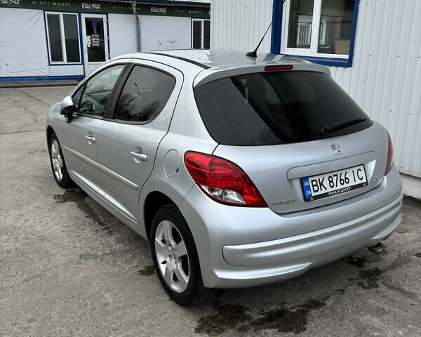 Серый Пежо 207, объемом двигателя 1.6 л и пробегом 198 тыс. км за 5200 $, фото 2 на Automoto.ua