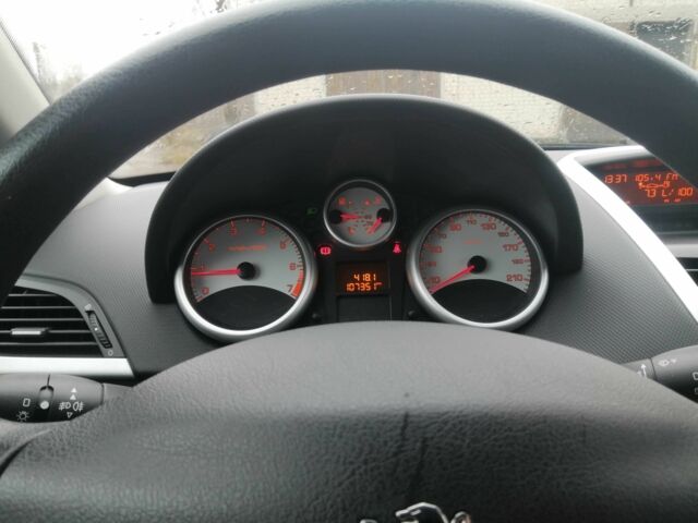 Серый Пежо 207, объемом двигателя 1.4 л и пробегом 107 тыс. км за 7100 $, фото 9 на Automoto.ua