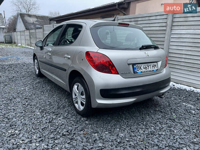 Серый Пежо 207, объемом двигателя 1.4 л и пробегом 200 тыс. км за 4199 $, фото 3 на Automoto.ua