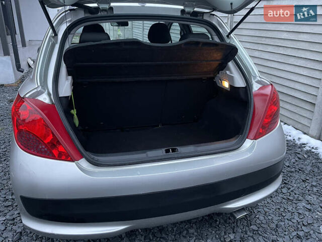 Серый Пежо 207, объемом двигателя 1.4 л и пробегом 200 тыс. км за 4199 $, фото 11 на Automoto.ua