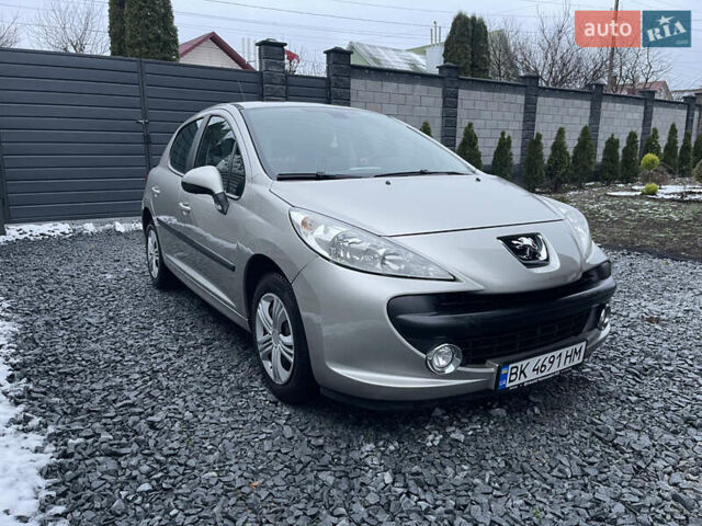 Серый Пежо 207, объемом двигателя 1.4 л и пробегом 200 тыс. км за 4199 $, фото 2 на Automoto.ua
