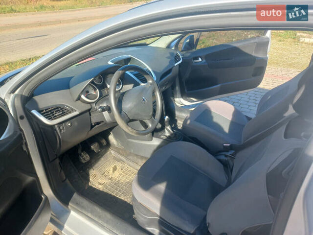 Пежо 207 2009 в Ивано-Франковске на Automoto.ua Серый Пежо 207, объемом двигателя 1.36 л и пробегом 154 тыс. км за 4500 $, фото 15 на Automoto.ua