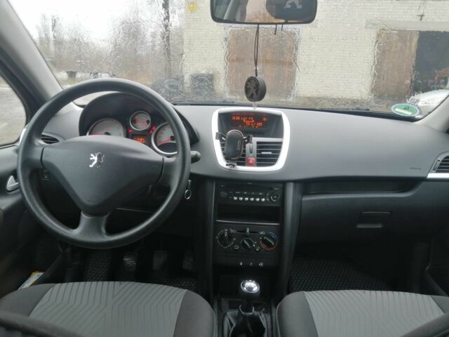Серый Пежо 207, объемом двигателя 1.4 л и пробегом 107 тыс. км за 7100 $, фото 8 на Automoto.ua