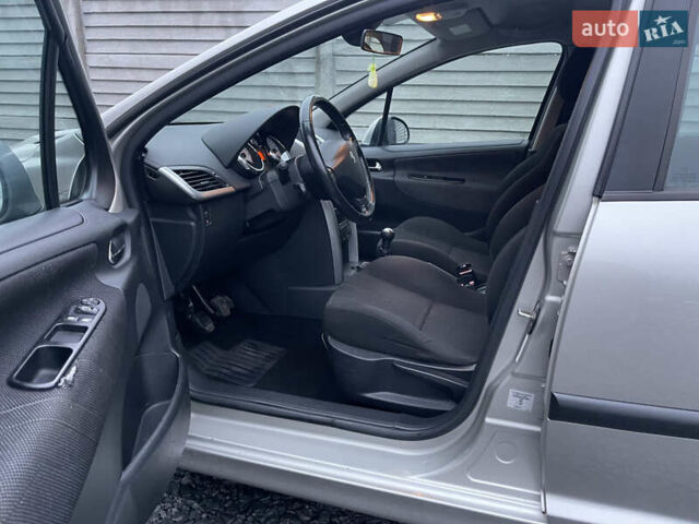 Серый Пежо 207, объемом двигателя 1.4 л и пробегом 200 тыс. км за 4199 $, фото 6 на Automoto.ua