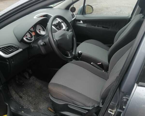 Серый Пежо 207, объемом двигателя 1.4 л и пробегом 107 тыс. км за 7100 $, фото 5 на Automoto.ua