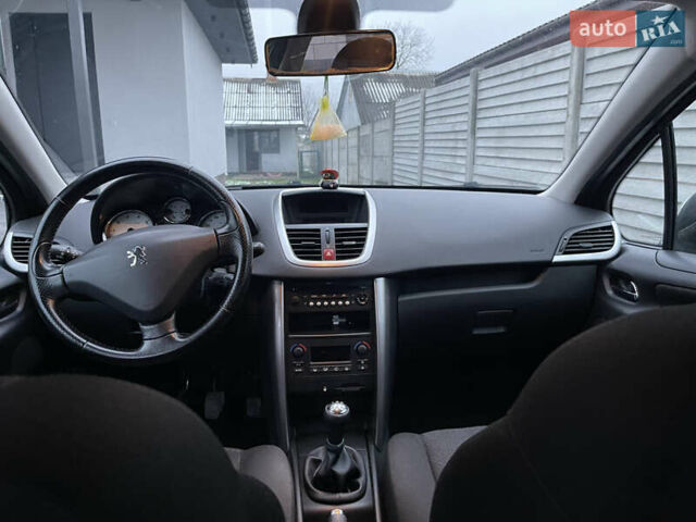 Серый Пежо 207, объемом двигателя 1.4 л и пробегом 200 тыс. км за 4199 $, фото 8 на Automoto.ua