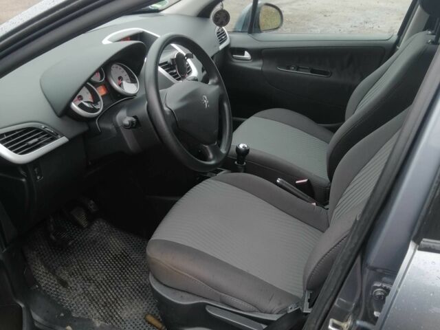 Серый Пежо 207, объемом двигателя 1.4 л и пробегом 107 тыс. км за 7100 $, фото 6 на Automoto.ua