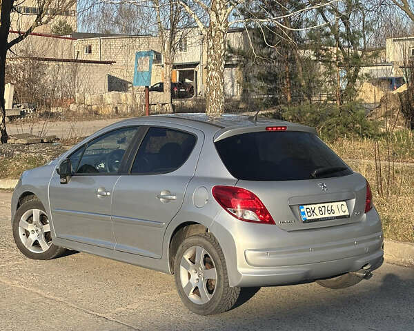 Серый Пежо 207, объемом двигателя 1.6 л и пробегом 198 тыс. км за 5200 $, фото 7 на Automoto.ua