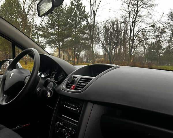 Серый Пежо 207, объемом двигателя 1.4 л и пробегом 104 тыс. км за 3999 $, фото 6 на Automoto.ua