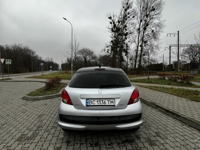 Сірий Пежо 207, об'ємом двигуна 1.4 л та пробігом 156 тис. км за 3800 $, фото 2 на Automoto.ua