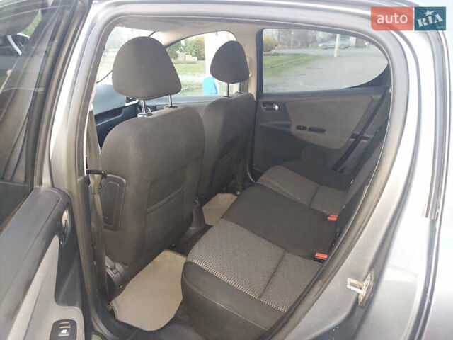 Серый Пежо 207, объемом двигателя 1.6 л и пробегом 207 тыс. км за 5300 $, фото 4 на Automoto.ua