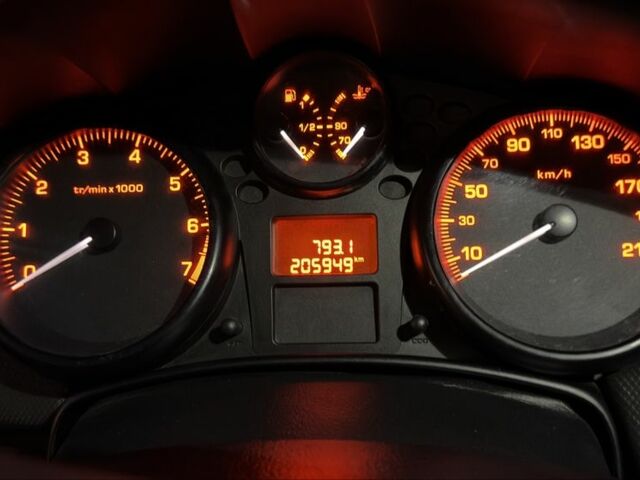 Серый Пежо 207, объемом двигателя 1.4 л и пробегом 210 тыс. км за 5000 $, фото 7 на Automoto.ua