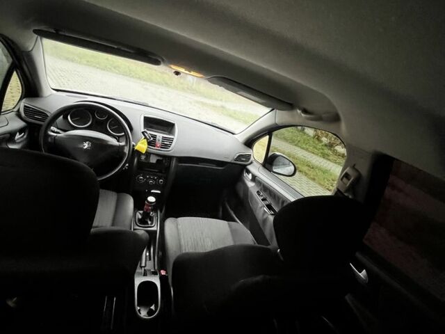 Сірий Пежо 207, об'ємом двигуна 1.4 л та пробігом 156 тис. км за 3800 $, фото 5 на Automoto.ua