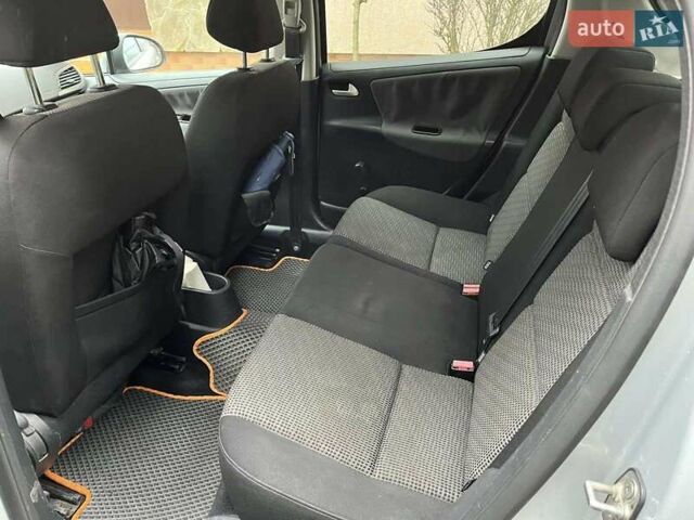 Сірий Пежо 207, об'ємом двигуна 1.36 л та пробігом 163 тис. км за 6000 $, фото 3 на Automoto.ua