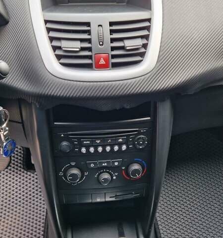 Сірий Пежо 207, об'ємом двигуна 1.36 л та пробігом 70 тис. км за 4600 $, фото 12 на Automoto.ua