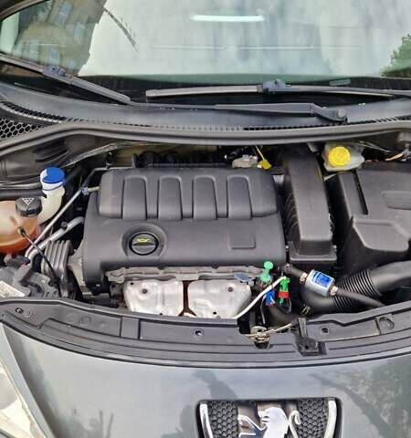 Сірий Пежо 207, об'ємом двигуна 1.36 л та пробігом 70 тис. км за 4600 $, фото 5 на Automoto.ua