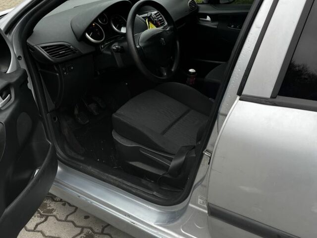 Сірий Пежо 207, об'ємом двигуна 1.4 л та пробігом 156 тис. км за 3800 $, фото 4 на Automoto.ua