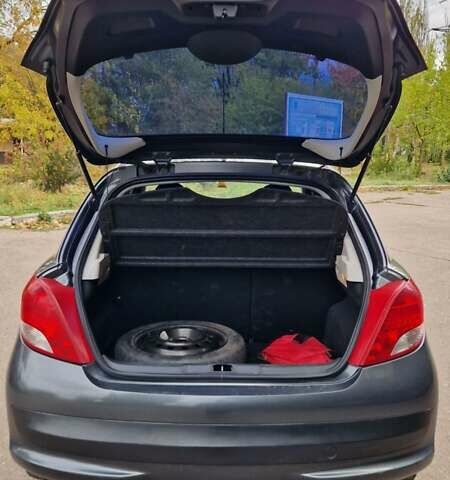 Сірий Пежо 207, об'ємом двигуна 1.36 л та пробігом 70 тис. км за 4600 $, фото 8 на Automoto.ua