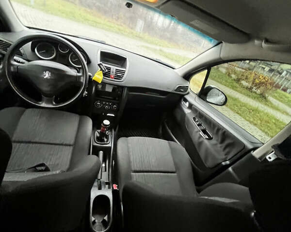Серый Пежо 207, объемом двигателя 1.36 л и пробегом 156 тыс. км за 3400 $, фото 4 на Automoto.ua