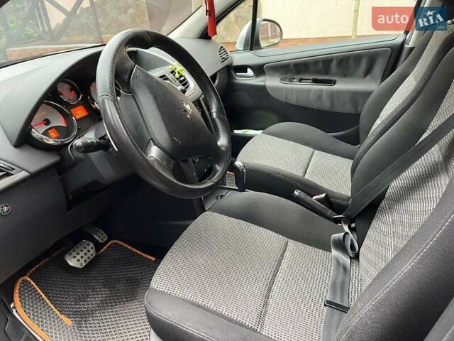 Сірий Пежо 207, об'ємом двигуна 1.36 л та пробігом 163 тис. км за 6000 $, фото 1 на Automoto.ua