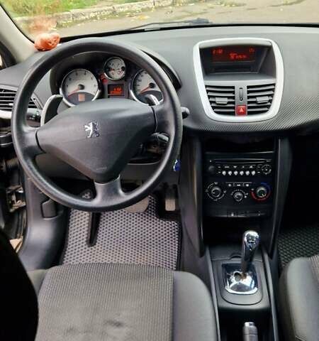 Сірий Пежо 207, об'ємом двигуна 1.36 л та пробігом 70 тис. км за 4600 $, фото 16 на Automoto.ua
