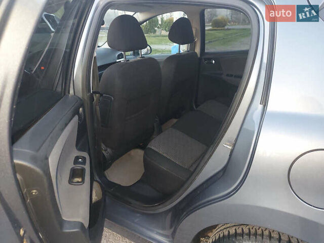 Серый Пежо 207, объемом двигателя 1.6 л и пробегом 207 тыс. км за 5300 $, фото 5 на Automoto.ua