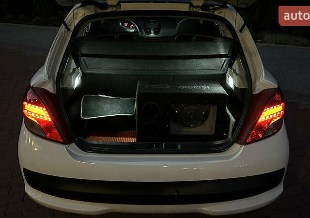 Серый Пежо 207, объемом двигателя 1.4 л и пробегом 210 тыс. км за 5000 $, фото 11 на Automoto.ua