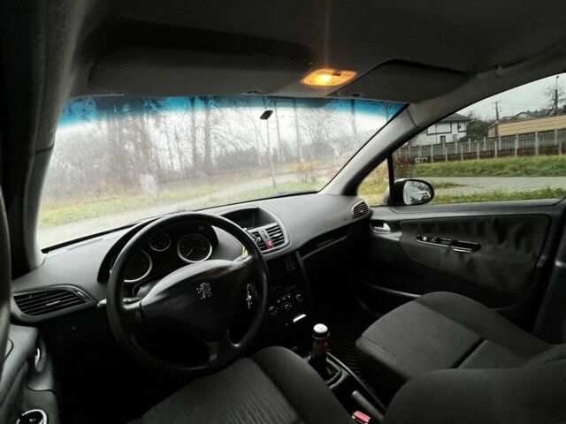 Сірий Пежо 207, об'ємом двигуна 1.4 л та пробігом 156 тис. км за 3800 $, фото 6 на Automoto.ua